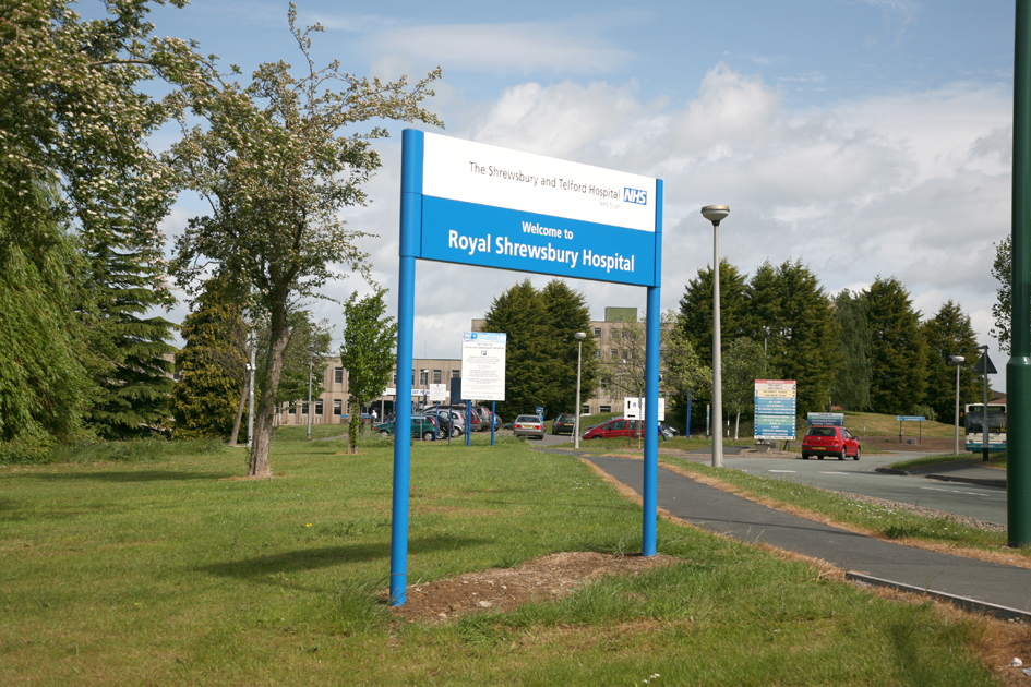 070601 - Royal Shrewsbury Hospital - Main Road Signpost Entrance