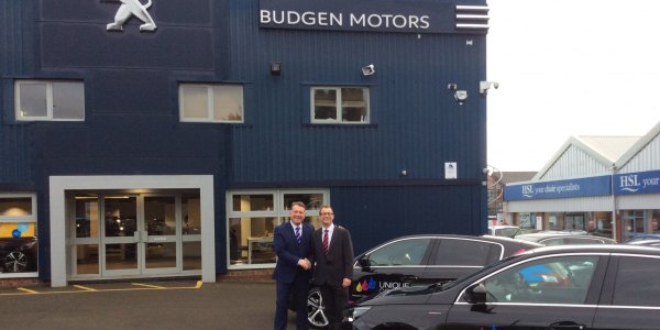 unique copiers and budgen motor group shake hands on the new partnership