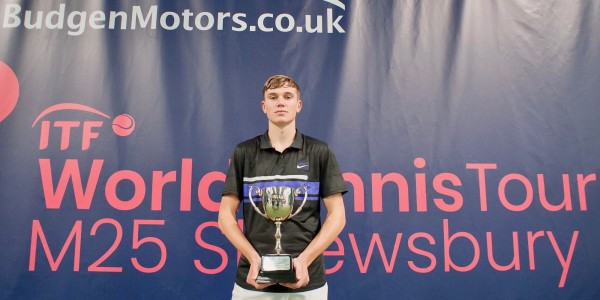 Jack Draper with his trophy