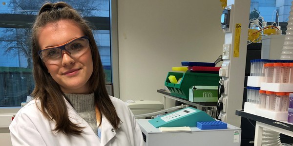 Charlotte-Parkes-in-lab