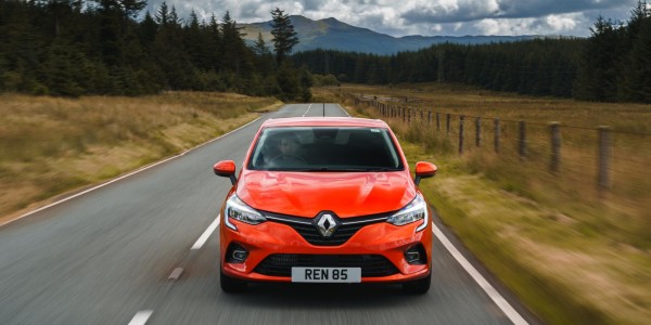 ALL-NEWRENAULTCLIOSCOOPSCOVETEDCAROFTHEYEARTITLEATCARBUYERAWARDS(4)