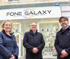 (L-R) Morris Property's Sarah Evans and Neil Anderson join Fone Galaxy director Hassan on his recent move to 4 Pride Hill