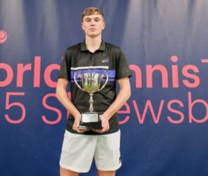 Jack Draper with his trophy