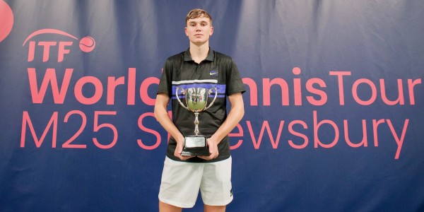 Jack Draper with his trophy